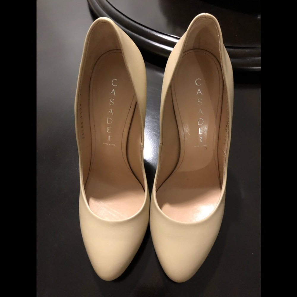 Casasei nude pumps 36.5 but it fits like 37.0